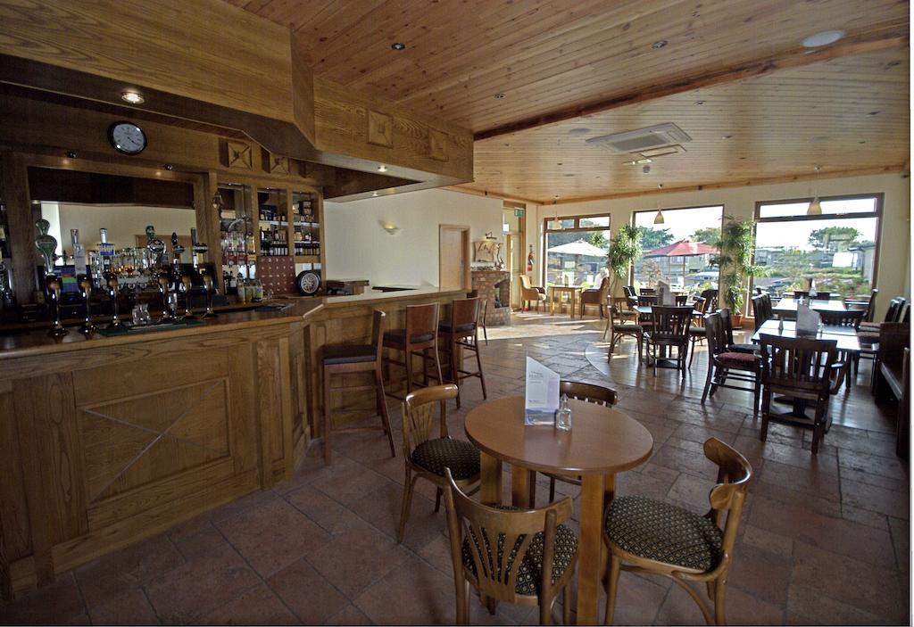 Beach Hotel & Restaurant Downings Esterno foto